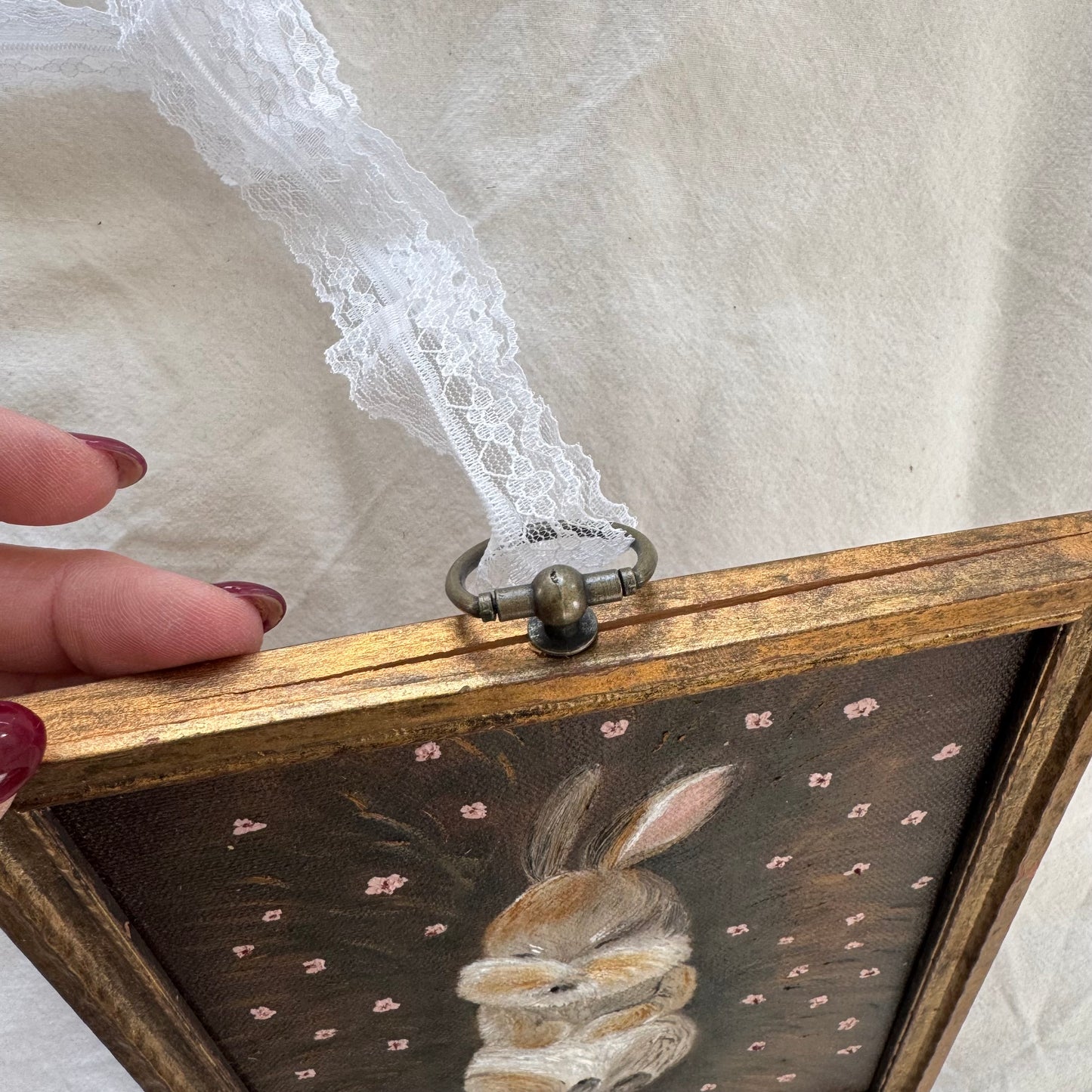 M. Bunny dans le panier fleuri (8.75 x 6.75 po)