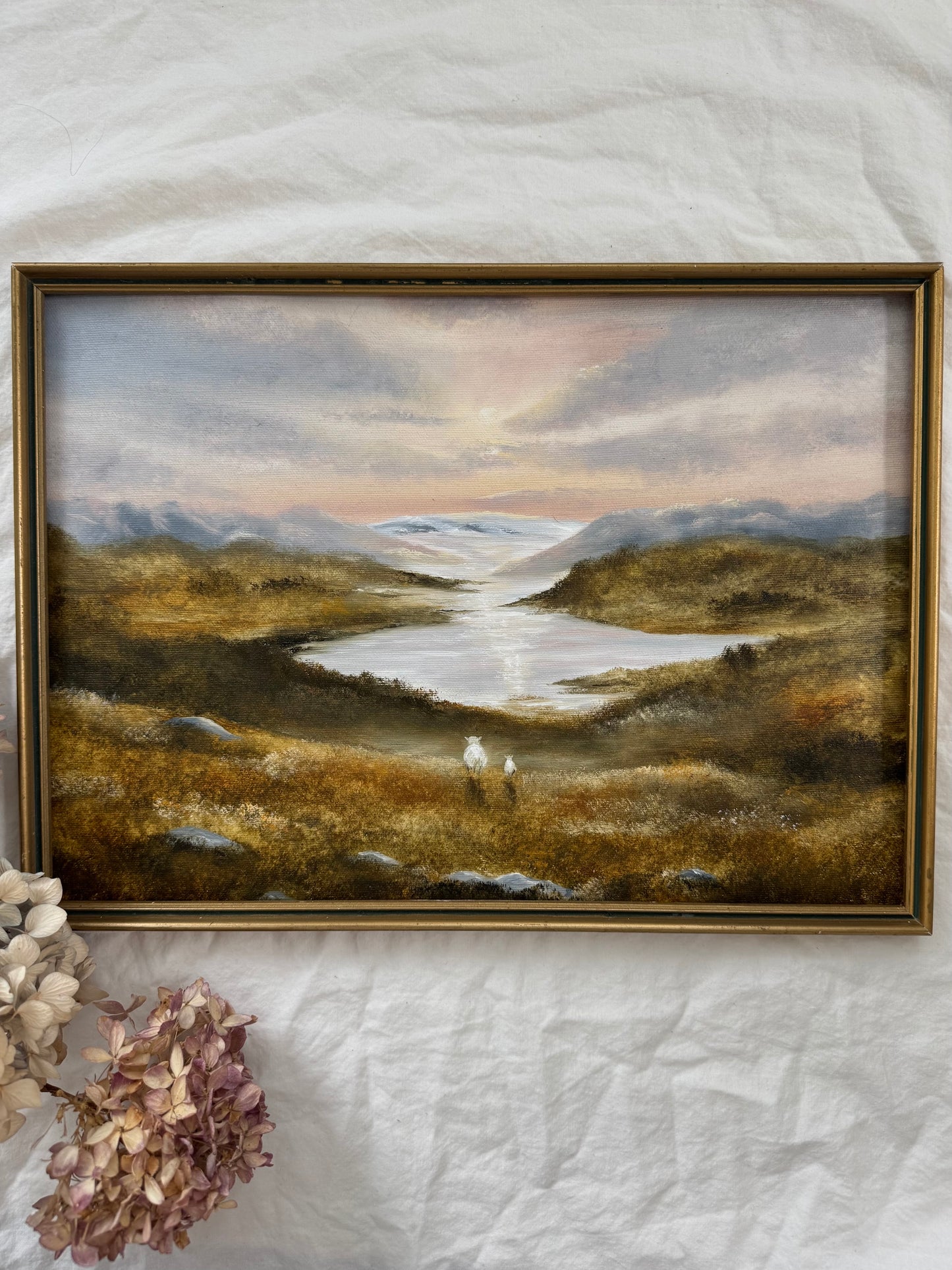 Bien au-delà des collines (14.75 x 10.5 pouces)