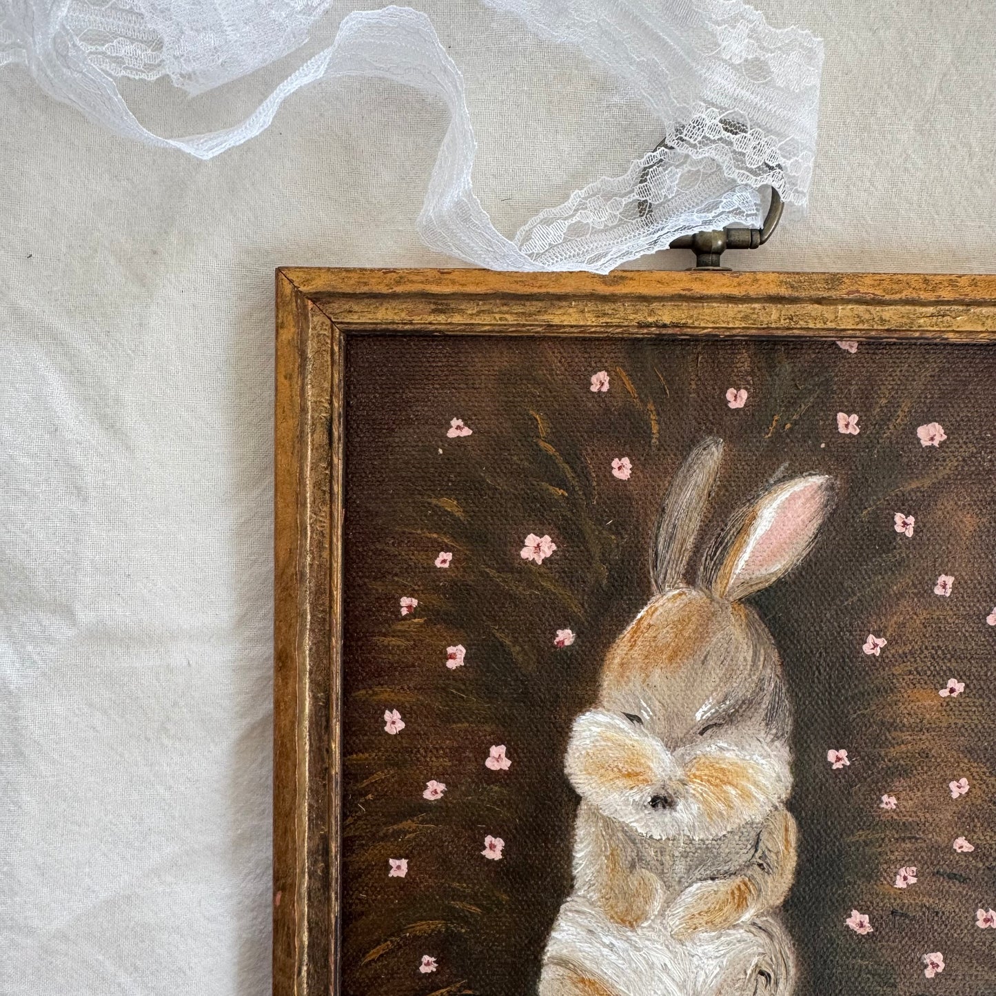 M. Bunny dans le panier fleuri (8.75 x 6.75 po)